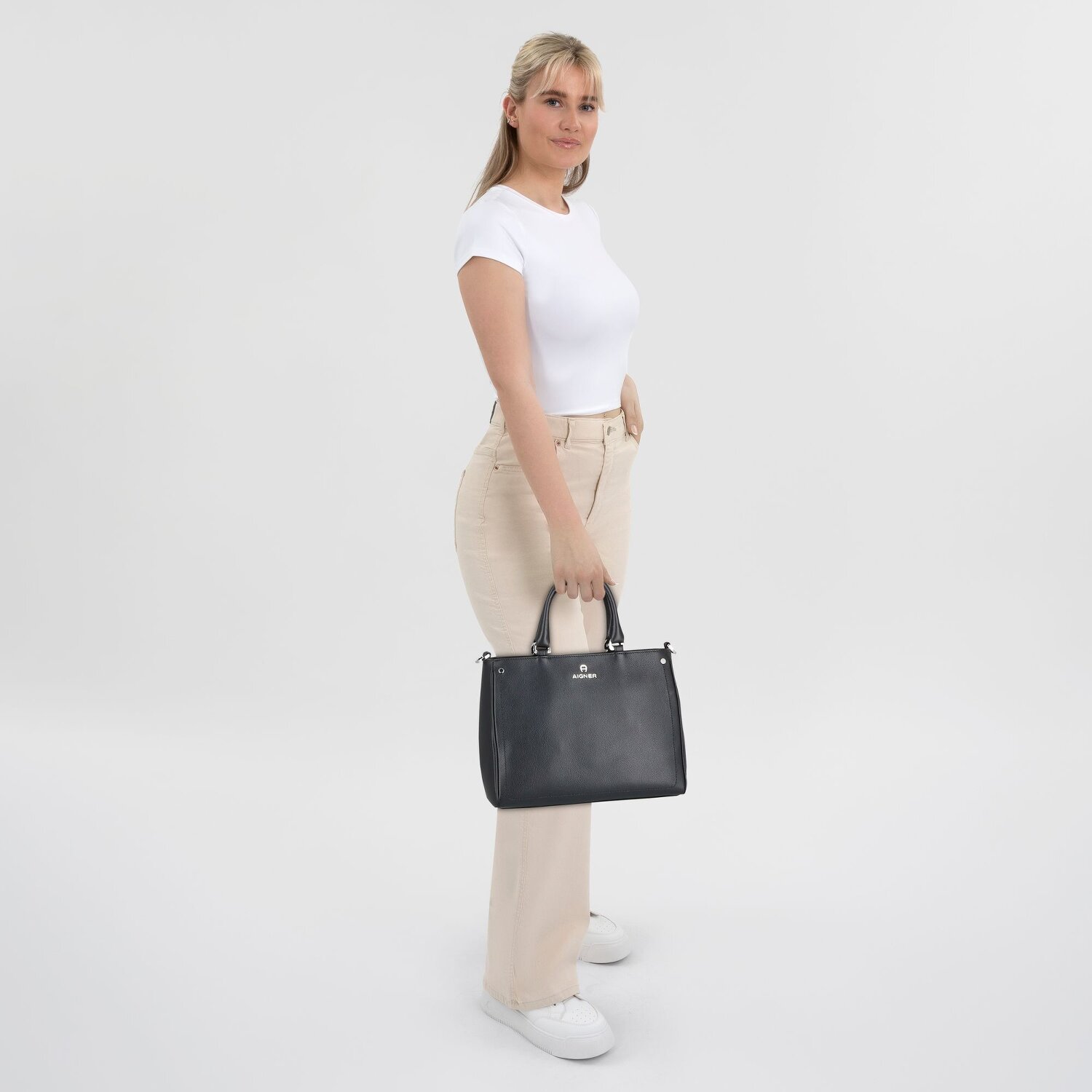 Aigner ava icon bag clearance