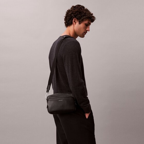 Calvin Klein Raised Torba na ramię 26 cm