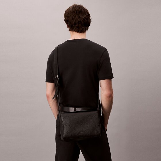 Calvin Klein Micro Pebble Posłaniec 27 cm