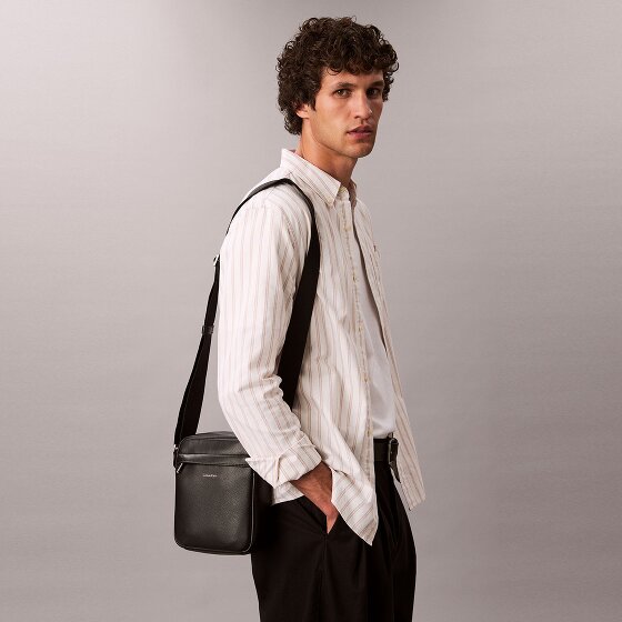 Calvin Klein Raised Torba na ramię 19 cm