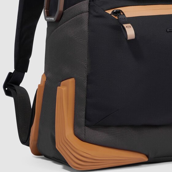 Piquadro Corner Backpack 44 cm komora na laptopa