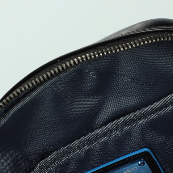 Piquadro Niebieska kwadratowa skórzana torba na ramię 22 cm